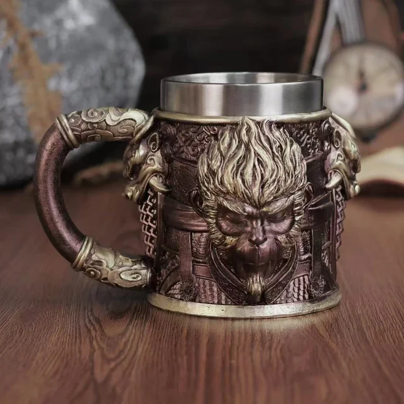 Retro Gaming Gifts For Men - แก้วเบียร์เรซิ่นลายเทพนิยายหวู่กงสีดำสุดฮิต แก้วกาแฟสไตล์เรโทรทำมือ พร้อมซับในสแตนเลส แก้วไวน์ แก้วเบียร์ ของขวัญสำหรับผู้ชายที่ชอบเกม