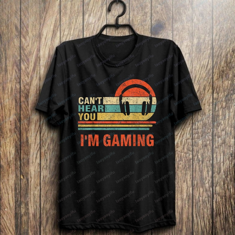 Retro Gaming Gifts For Men - เสื้อยืดลายตลกสำหรับเกมเมอร์ หูฟังไม่ได้ฟังเสียงคุณ ฉันกำลังเล่นเกมส์ เสื้อผ้าสตรีทแวร์แนวเรโทรสุดฮิต แฟชั่นยุค 90